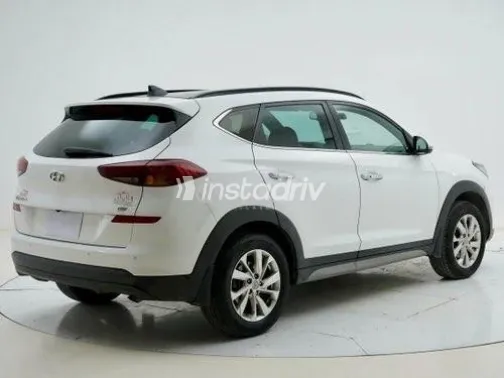 Hyundai Tucson 2019 White Used for Sale - 3