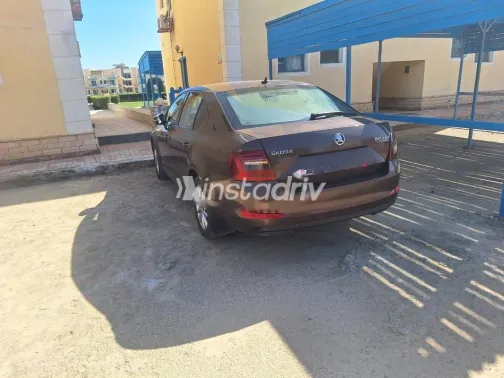 سكودا اوكتافيا A7 2016 موكا مستعملة للبيع - 3
