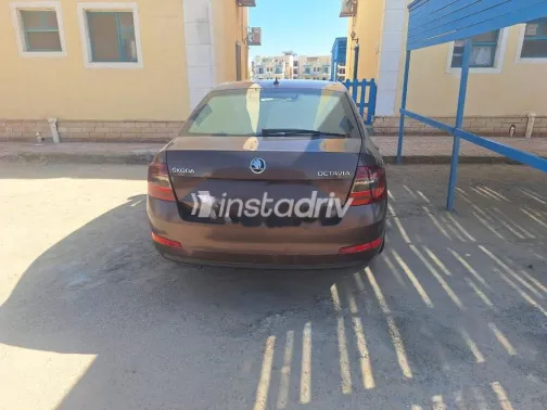 سكودا اوكتافيا A7 2016 موكا مستعملة للبيع - 6
