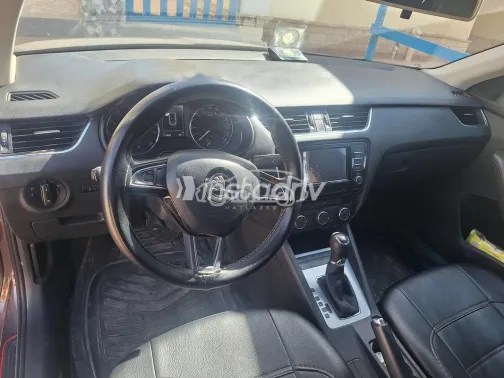 سكودا اوكتافيا A7 2016 موكا مستعملة للبيع - 8