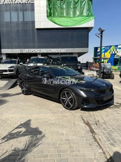 بي ام دبليو 520 2025 رمادي مستعملة للبيع - 1