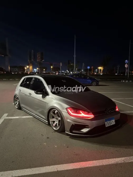 فولكس فاغن جولف 7 2019 رمادي مستعملة للبيع - 1