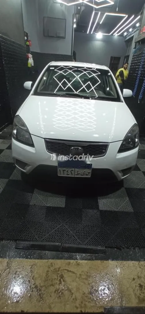 كيا برايد 2011 أبيض مستعملة للبيع - 1