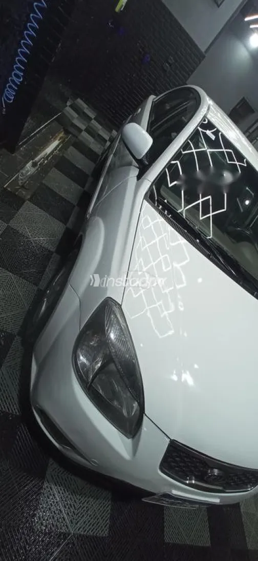 كيا برايد 2011 أبيض مستعملة للبيع - 3