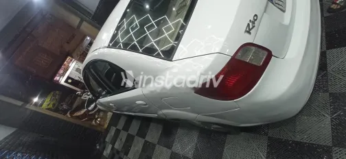 كيا برايد 2011 أبيض مستعملة للبيع - 4