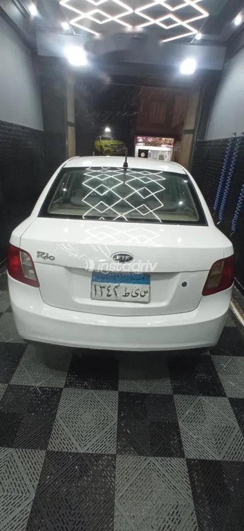 كيا برايد 2011 أبيض مستعملة للبيع - 6