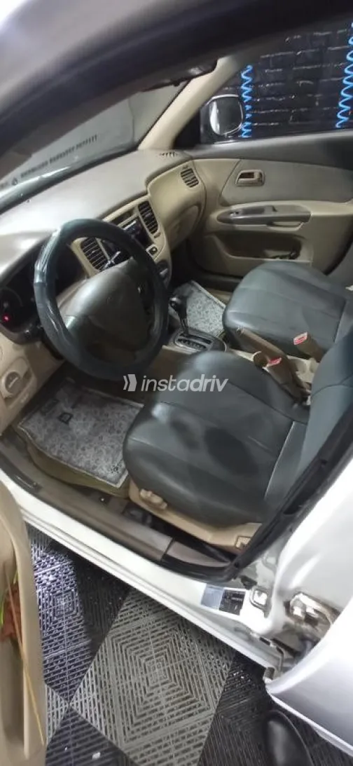 كيا برايد 2011 أبيض مستعملة للبيع - 8