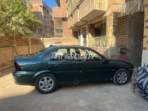 اوبل فيكترا 2000 أخضر مستعملة للبيع - 1