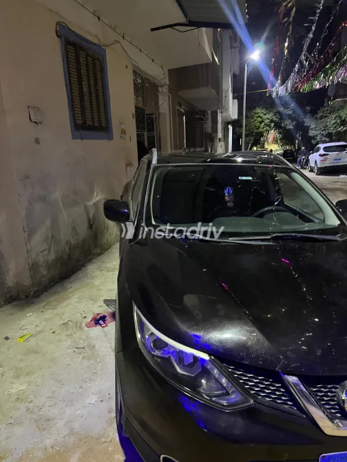 Nissan Qashqai 2017 White Used for Sale - 1