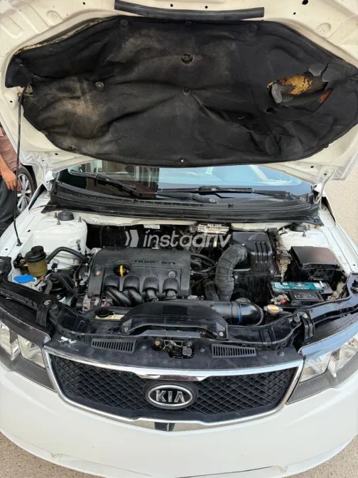 Kia Cerato 2013 White Used for Sale - 3