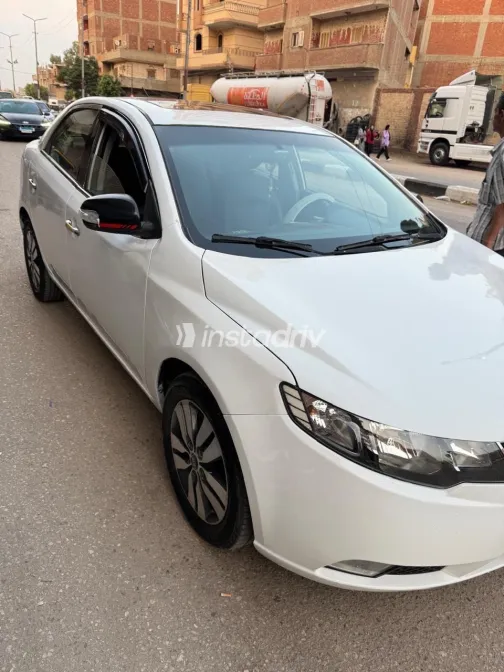 Kia Cerato 2013 White Used for Sale - 4