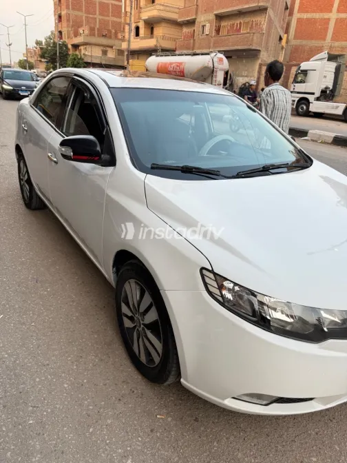 Kia Cerato 2013 White Used for Sale - 7