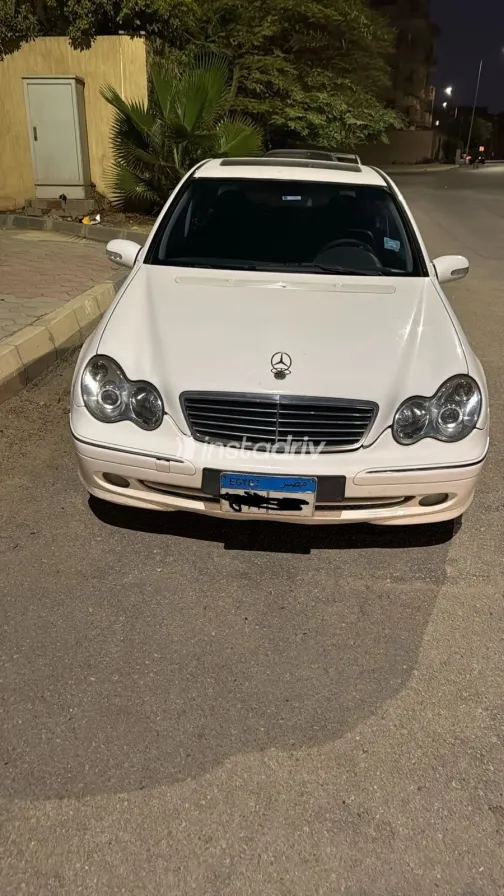 Mercedes C 200 2002 White Used for Sale - 7