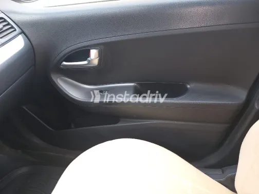 Kia Picanto 2013 White Used for Sale - 8