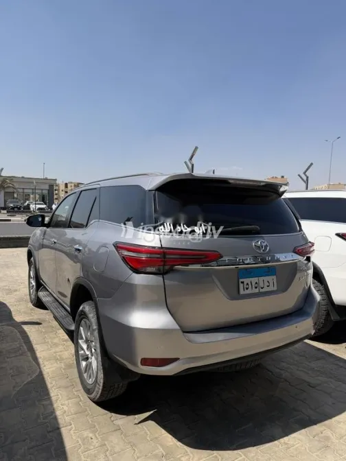 تويوتا فورتشنر 2023 فضي مستعملة للبيع - 2