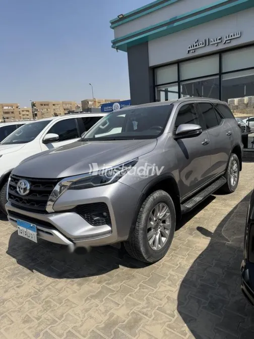 تويوتا فورتشنر 2023 فضي مستعملة للبيع - 4