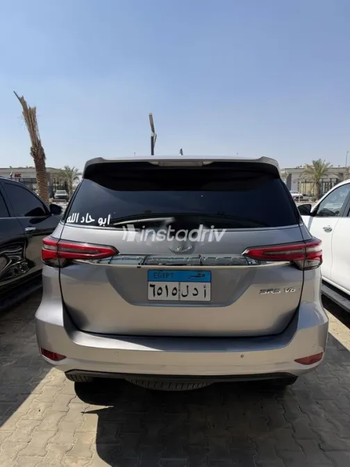 تويوتا فورتشنر 2023 فضي مستعملة للبيع - 6