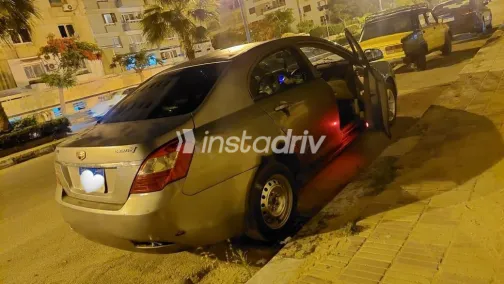 جيلي امجراند 7 2015 رمادي غامق مستعملة للبيع - 1