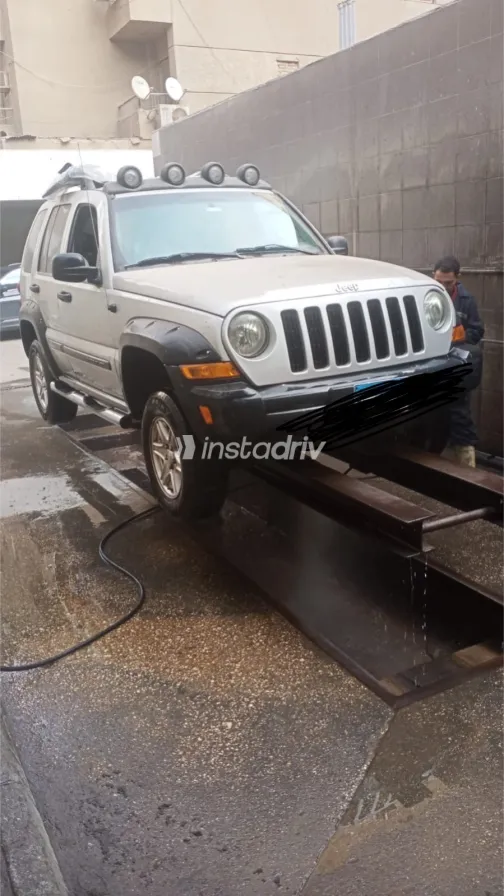 جيب ليبيرتى 2005 أبيض مستعملة للبيع - 3