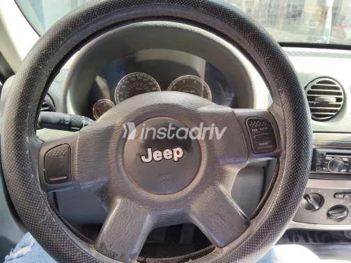 جيب ليبيرتى 2005 أبيض مستعملة للبيع - 5