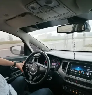 كيا كارينز 2014 فضي مستعملة للبيع