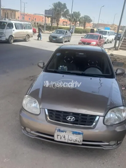 Hyundai Verna 2017 White Used for Sale - 1