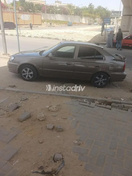 Hyundai Verna 2017 White Used for Sale - 3