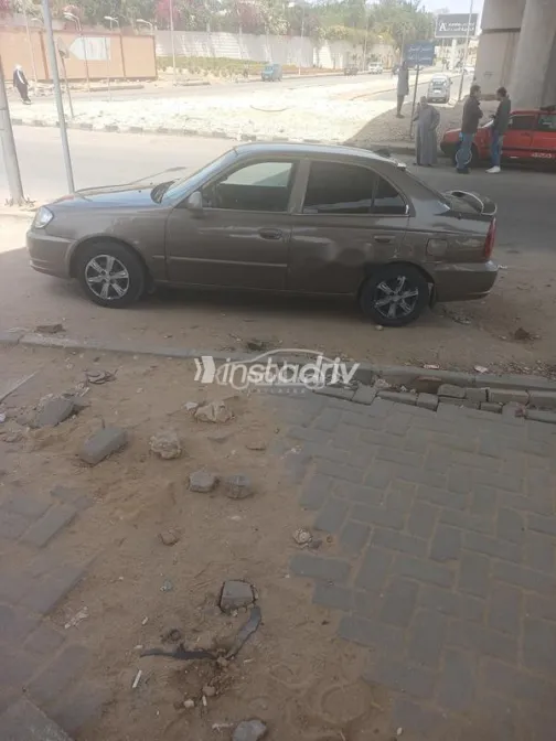 Hyundai Verna 2017 White Used for Sale - 4