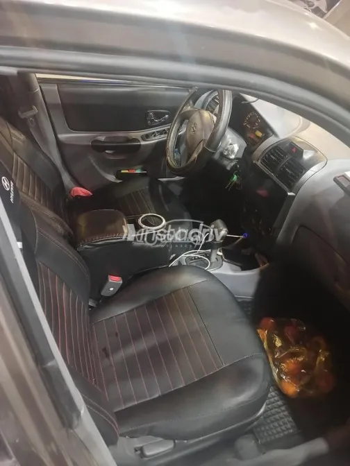 Hyundai Verna 2017 White Used for Sale - 6