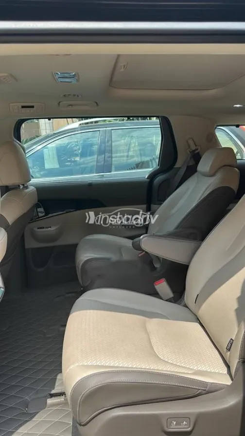 كيا كارنفال 2024 أسود مستعملة للبيع - 4