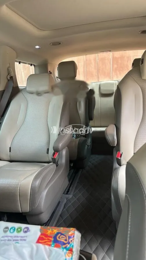 كيا كارنفال 2024 أسود مستعملة للبيع - 5