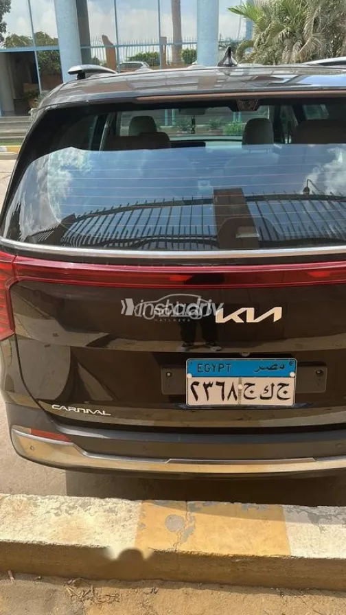 كيا كارنفال 2024 أسود مستعملة للبيع - 10