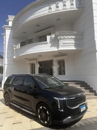 كيا كارنفال 2024 أسود مستعملة للبيع