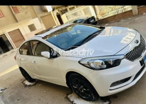 كيا K3 2013 أبيض مستعملة للبيع - 1