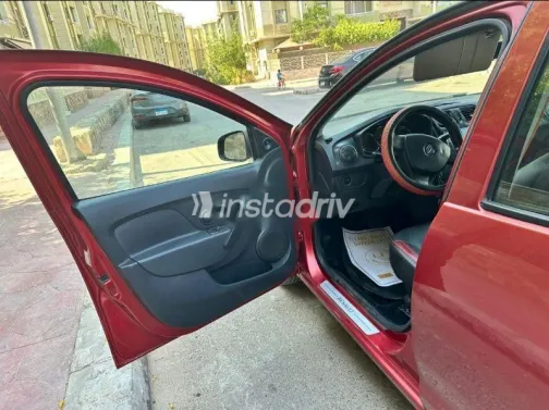 رينو لوجان 2015 أحمر مستعملة للبيع - 4