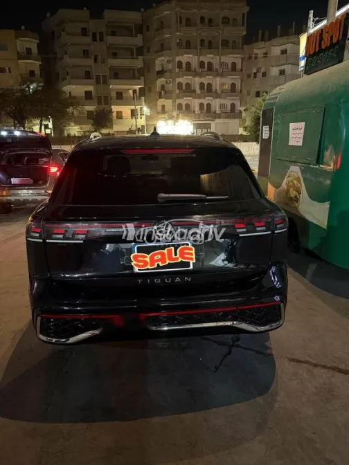 Volkswagen Tiguan 2025 White Used for Sale - 4