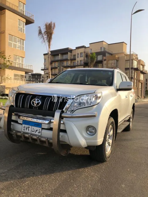 تويوتا لاند كروزر 2014 أبيض مستعملة للبيع - 1