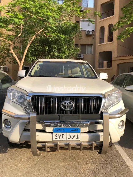 تويوتا لاند كروزر 2014 أبيض مستعملة للبيع - 2