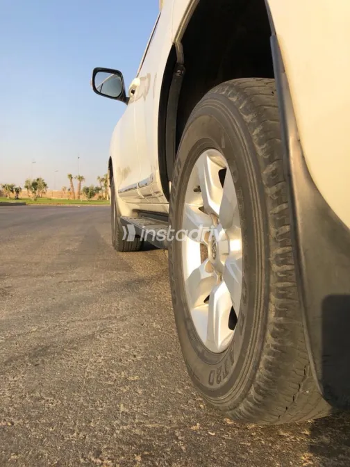 تويوتا لاند كروزر 2014 أبيض مستعملة للبيع - 4