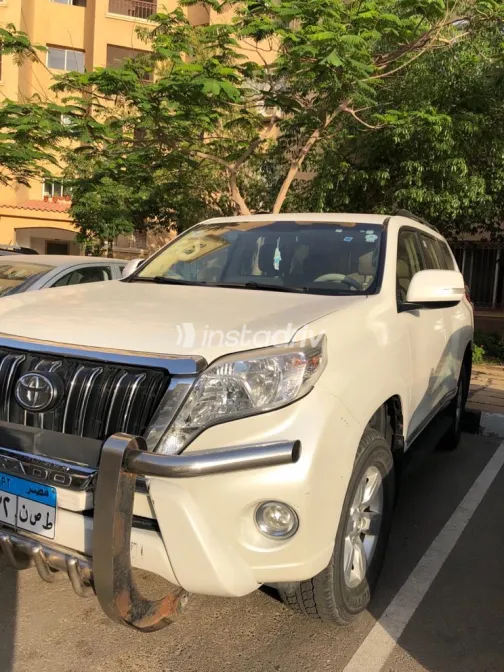 تويوتا لاند كروزر 2014 أبيض مستعملة للبيع - 8