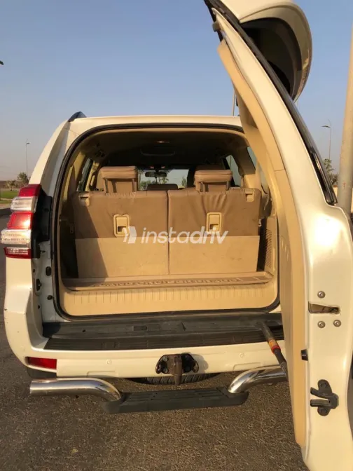 تويوتا لاند كروزر 2014 أبيض مستعملة للبيع - 9