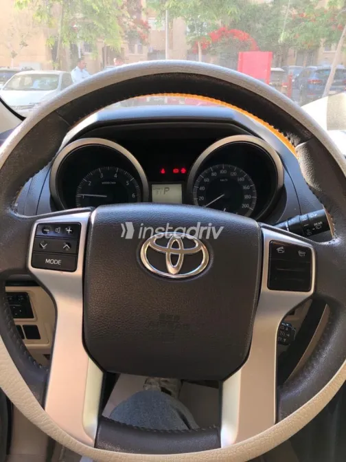 تويوتا لاند كروزر 2014 أبيض مستعملة للبيع - 10