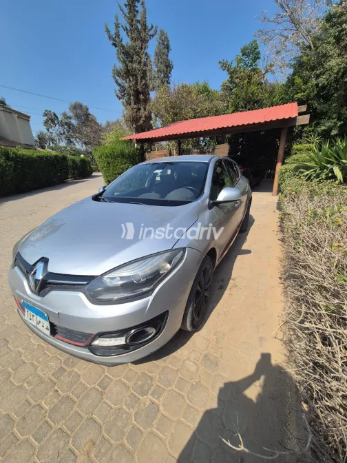 Renault Megane 2016 White Used for Sale - 1