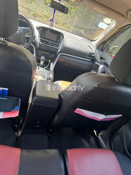 ميتسوبيشي اكليبس 2018 أبيض مستعملة للبيع - 6