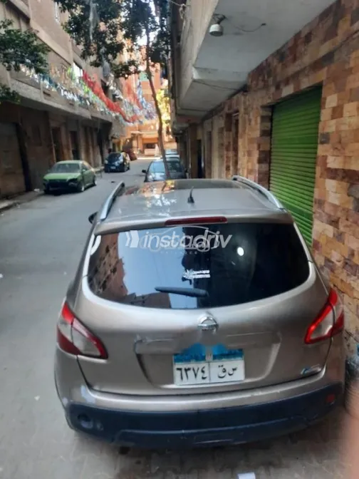 Nissan Qashqai 2013 Bronze Used for Sale - 2