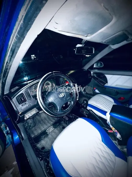 Hyundai Elantra 2004 Blue Used for Sale - 8