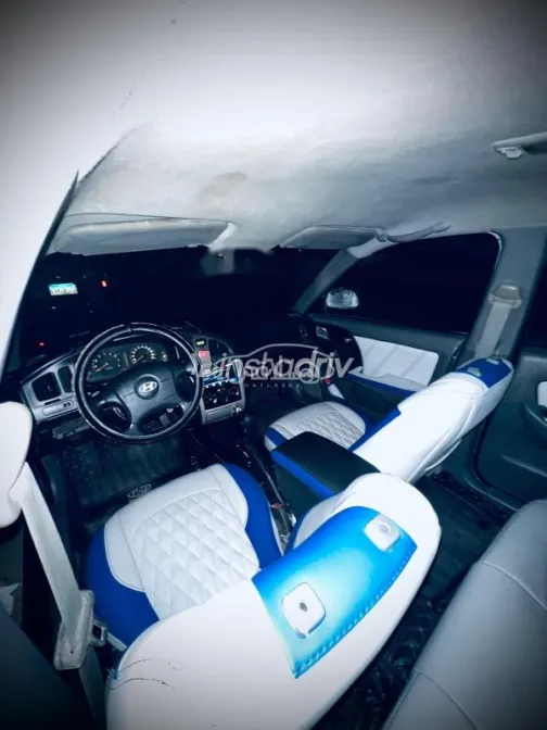 Hyundai Elantra 2004 Blue Used for Sale - 9