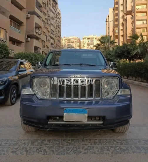 جيب شيروكي 2009 أزرق غامق مستعملة للبيع - 2