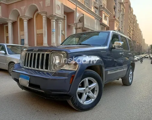 جيب شيروكي 2009 أزرق غامق مستعملة للبيع - 8