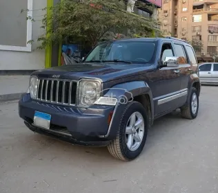 جيب شيروكي 2009 أزرق غامق مستعملة للبيع